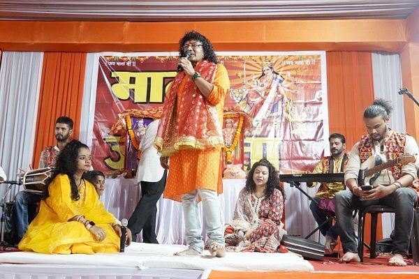 माता के जगराता में श्रद्धालुओं के साथ झूमे अमर अग्रवाल