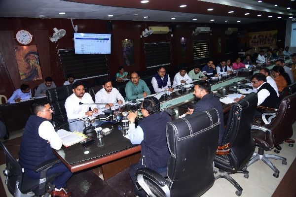  राजस्व मामलों का समय-सीमा में निराकरण सुनिश्चित करें : कलेक्टर