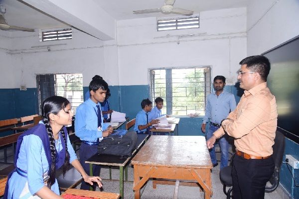  कलेक्टर ने दृष्टि एवं श्रवण बाधितार्थ स्कूल का किया निरीक्षण बाउण्ड्री वॉल एवं डाइनिंग टेबल की दी स्वीकृति....