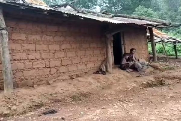 बस्तर में अधूरे पड़े हैं 8 हजार से ज्यादा पीएम आवास, BJP सरकार बनने के बाद लोगों को नए घर की आस