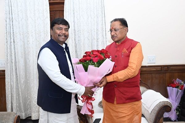  वन मंत्री श्री केदार कश्यप ने मुख्यमंत्री को दी नव वर्ष की शुभकामनाएं