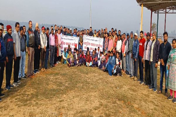 प्रशासनिक टीम ने झुमका जल महोत्सव स्थल की सफाई की