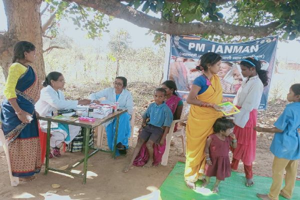 गरियाबंद : प्रधानमंत्री जनजाति आदिवासी न्याय महाभियान योजना के तहत 859 ग्रामीणों का किया गया जांच एवं उपचार