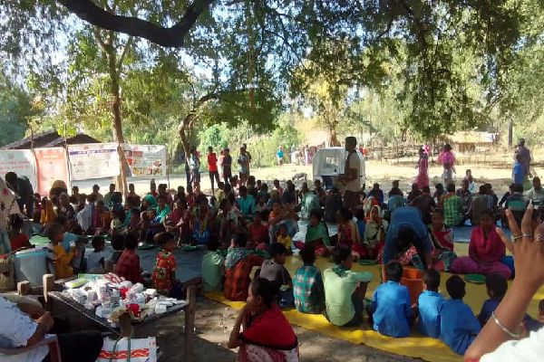 सुकमा : स्वास्थ्य टीम एवम् साम्य भूमि फाउंडेशन जन जागरूकता हेतु संवेदनशील क्षेत्र ताड़मेटला पहुची