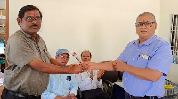  लाइनमैन दिवस पर लाइनमेन, सहायक लाइनमैनो का हुआ सम्मान 