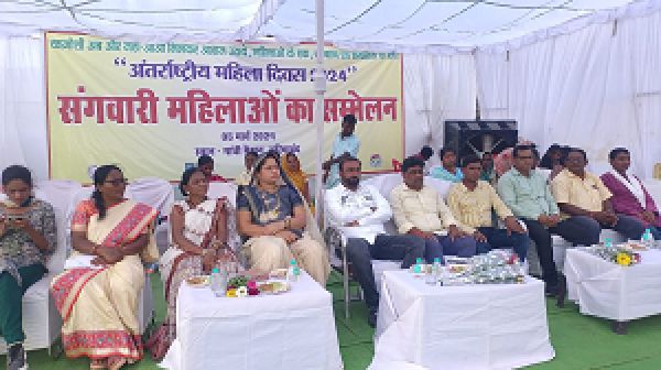  आज महिलाएं किसी से कम नही है, महिलाओं को पुरुष के बराबर का अधिकार मिले इसके लिए सरकार भी पूरी कोशिश कर रही है