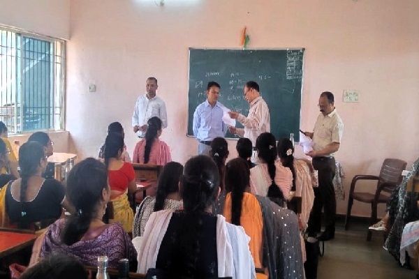 लोकसभा निर्वाचन 2024 : मतदान कर्मियों के प्रशिक्षण का लिया गया जायजा 