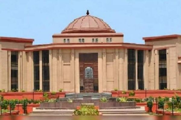 रामनवमी के दिन खुला हाई कोर्ट, याचिकाकर्ता छात्रा को मिली राहत