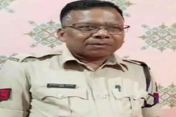 प्रधान आरक्षक की लाश पेड़ पर मिली