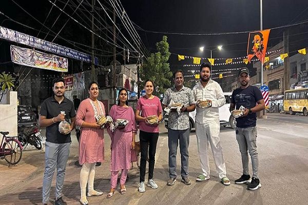 गौ माता की सेवा कर पेश की मिसाल