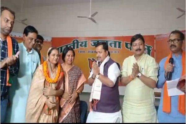  लोकसभा चुनावों की वोटिंग के पहले फिर कांग्रेस को बड़ा झटका