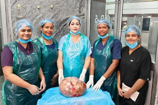 महिला के पेट में था 10 किलो का ट्यूमर, सिम्स अस्पताल ने दी नई जिंदगी
