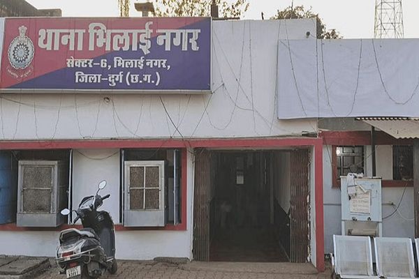 रिटायर बैक कर्मी से करोड़ों की ठगी