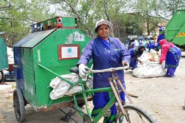 बीमार पति के इलाज में रंगीन बाई उपयोग कर रही महतारी वंदन की राशि