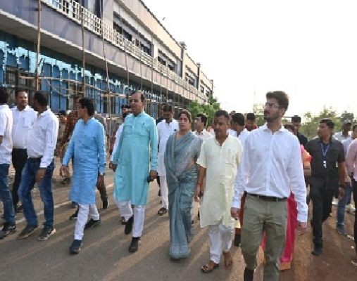 खाद्य मंत्री एवं राजस्व मंत्री ने संयुक्त जिला कार्यालय में हुई आगजनी क़ी घटना का किया निरीक्षण