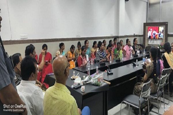 राज्य समेत जिले की मितानिनों के खातों में माह अप्रैल एवं मई की प्रोत्साहन राशि 90 करोड़ 8 लाख 84 हजार 20 रूपए बटन दबाकर हस्तांतरित किया