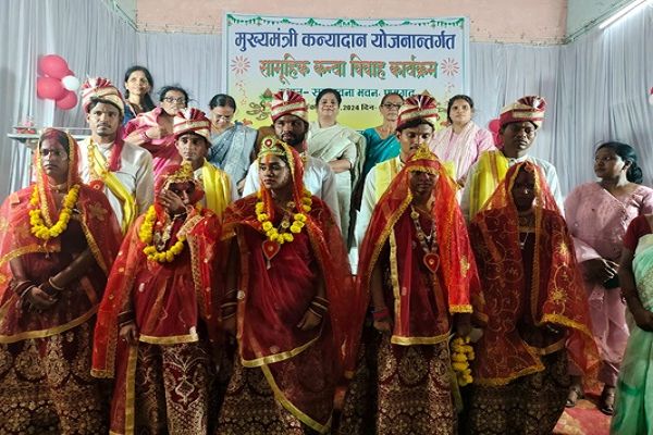  कलेक्टर  के निर्देशन में मुख्यमंत्री कन्या विवाह योजना के तहत विकासखंड पामगढ़ के सदभावना भवन में सामूहिक कन्या विवाह का आयोजन किया