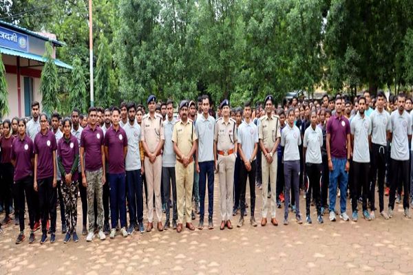 लक्ष्य निर्धारित कर कड़ी मेहनत करें, सफलता अवश्य मिलेगी : एसपी पल्लव