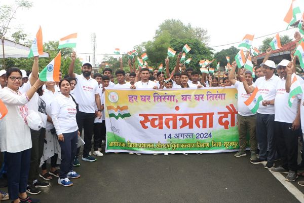 सूरजपुर : लोगों में सद्भावना एवं एकजुटता का संदेश देने आयोजित किया गया स्वतंत्रता दौड़