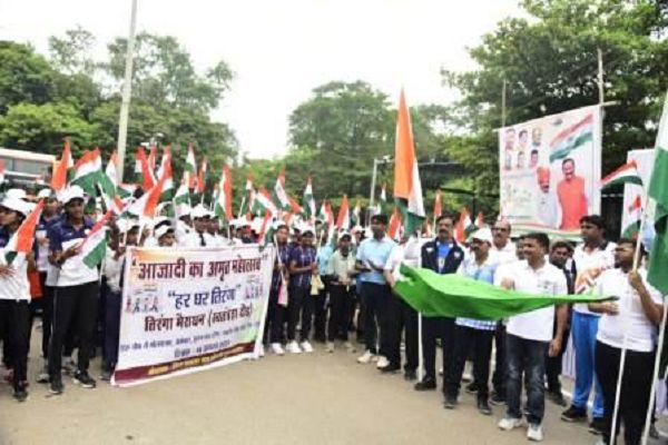 हाथों में तिरंगा लेकर कलेक्टर की अगुवाई में सैकड़ों ने उत्साह से लगाई स्वतंत्रता दौड़