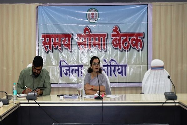 लंबित आवेदनों की समीक्षा कर समय पर करें निराकरण : कलेक्टर