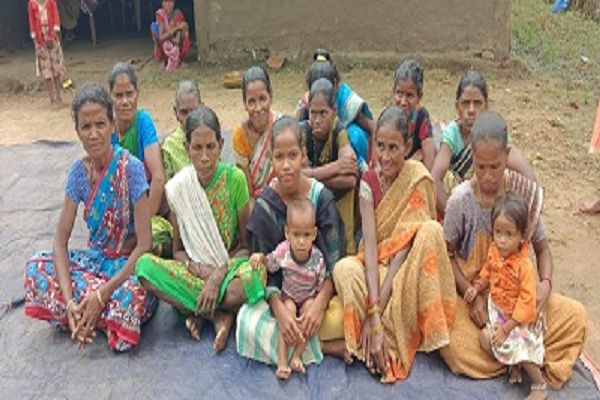  संपूर्णता अभियान के तहत स्व-सहायता समूह को किया गया जागरूक