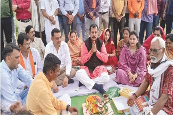 सांसद विजय बघेल ने किया कुम्हारी पालिका क्षेत्र में 42 विकास कार्यों का भूमि पूजन