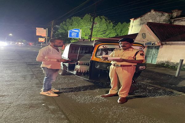 ऑटो चालकों की  मनमानी के विरुद्ध जन सामान्य की शिकायत