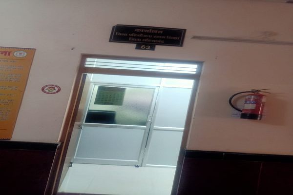  समग्र शिक्षा विभाग का कारनामा, बिना विज्ञापन जारी किए संविदा भृत्य को बना दिया कंप्यूटर ऑपरेटर