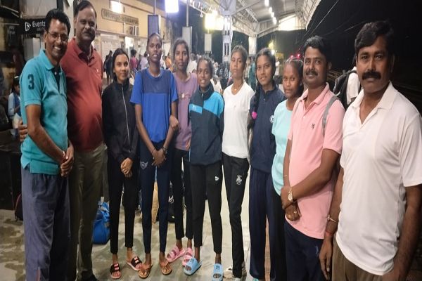 एमच्योर वॉलीबाल प्रतियोगिता में भाग लेने के लिए रायपुर रवाना हुए खिलाड़ी