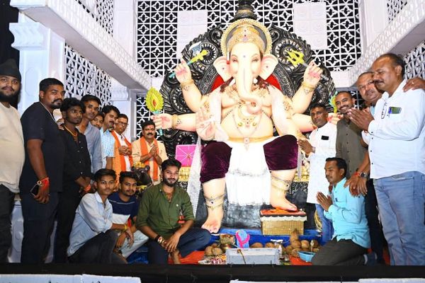 डिप्टी सीएम शर्मा ने नगर के गणेश पंडालो में जाकर लिया आशीर्वाद