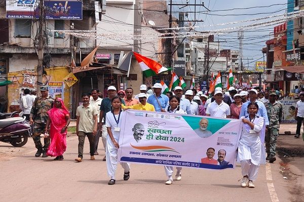 स्वच्छता को अपने जीवन का अभिन्न हिस्सा बनाकर इस महत्वपूर्ण अभियान को सफल बनाने हम सभी अपनी अमूल्य भागीदारी सुनिश्चित करें : कलेक्टर