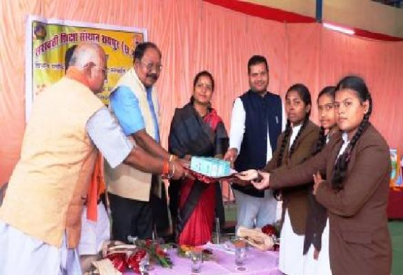बच्चों में शिक्षा के साथ संस्कार भी बहुत जरूरी : मंत्री राजवाड़े