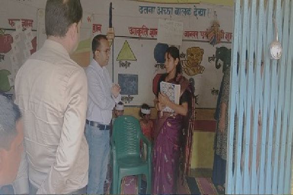 कलेक्टर ने छुरी के आंगनबाड़ी केंद्र व प्राथमिक स्वास्थ्य केंद्र का किया निरीक्षण