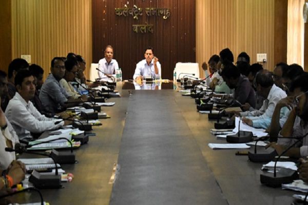 डेंगू, मलेरिया आदि बीमारियों की रोकथाम के लिए प्रभावी उपाय सुनिश्चित की जाए: कलेक्टर