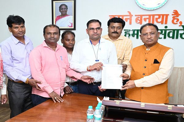  छग समर्थन मूल्य धान खरीदी कंप्यूटर ऑपरेटर संघ के प्रतिनिधि मंडल ने मुख्यमंत्री साय से की मुलाक़ात