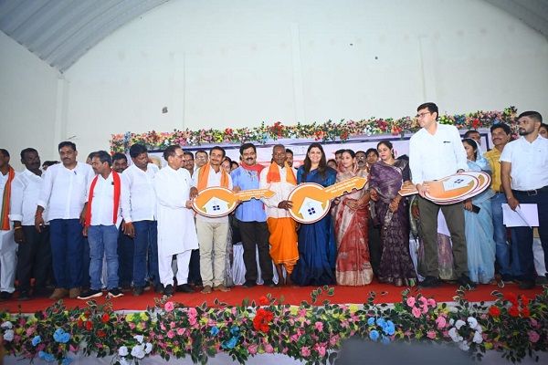 छत्तीसगढ़ के विष्णुदेव की सरकार ने प्रदेश के आवासहीन परिवारों को दे रही पक्का आवास का अधिकार-उपमुख्यमंत्री श्री विजय शर्मा