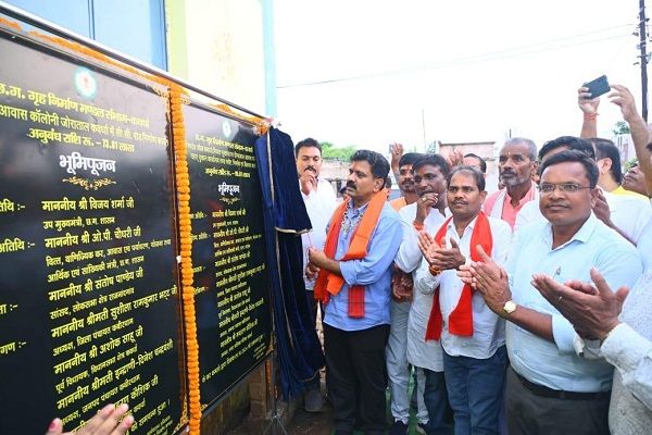 स्थानीय विकास को गति देने की दिशा में उपमुख्यमंत्री विजय शर्मा का कदम, सामुदायिक भवन, दुकान और सीसी रोड़ का किया भूमिपूजन और लोकार्पण 