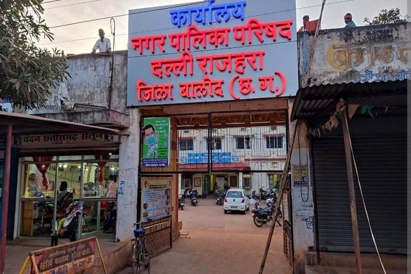 भाजपा सरकार के कार्यो का झूठा श्रेय ले रहे नगर पालिका अध्यक्ष शीबू नाय