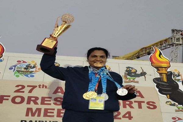 अभा वन खेलकूद प्रतियोगिता में कवर्धा वनमंडल की मीना धुर्वे ने जीते 3 गोल्ड और 2 सिल्वर