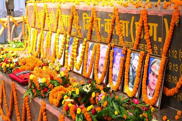वाणिज्य और उद्योग, श्रम मंत्री श्री लखन लाल देवांगन ने दी शहीदों को श्रद्धांजलि