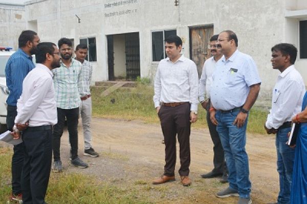 कलेक्टर ने किया जांजगीर में ट्रांजिट हॉस्टल, स्टाफ क्वार्टर व निर्माणाधीन सामुदायिक स्वास्थ्य केंद्र पामगढ़ का निरीक्षण