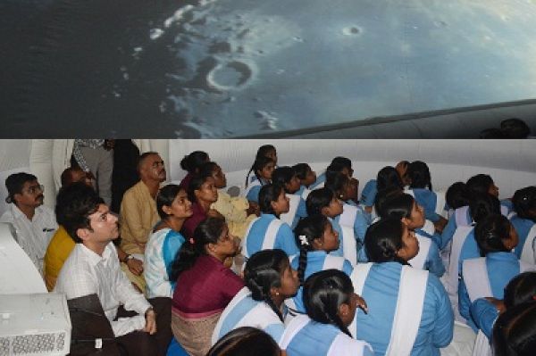 शासकीय उच्चतर माध्यमिक विद्यालय राहौद के छात्राओं ने देखा तारामंडल