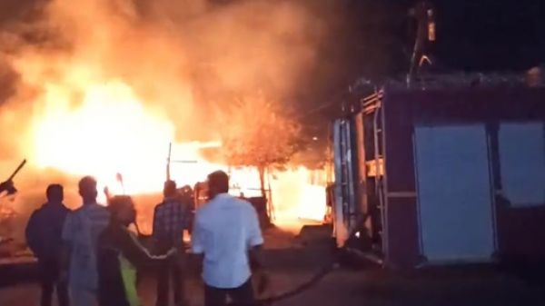 बारदाना गोदाम में लगी भीषण आग