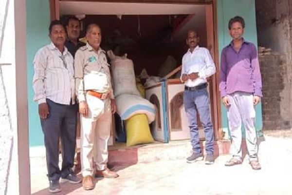 तुलेश्वर निषाद से 24 क्विंटल अवैध धान किया जप्त