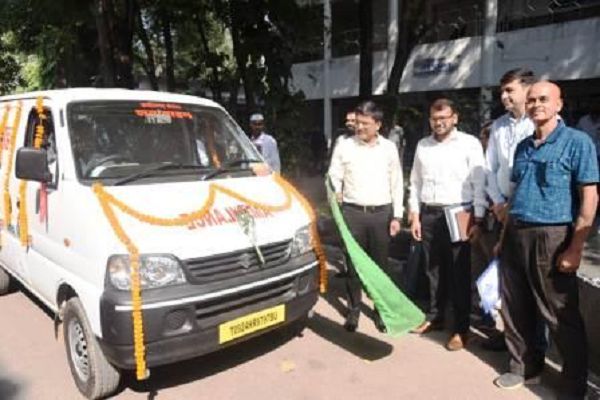 डीएमएफ से मिले दो नये शव वाहन