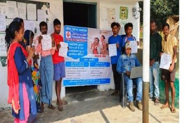 प्रधानमंत्री बीमा योजनाओं पर हुआ विशेष जनसुरक्षा कैंप का आयोजन