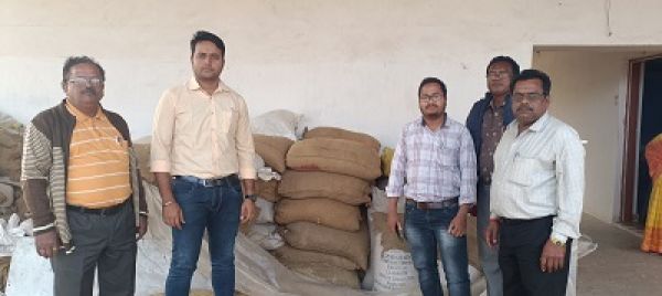 ग्राम सिंघनपुर में 24 क्विंटल अवैध धान जब्त