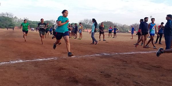 कबीरधाम में युवाओं के सपनों को पंख: 24 गांवों में बनेगा मिनी स्टेडियम  मुख्यमंत्री श्री विष्णुदेव साय के मंशानुरूप उपमुख्यमंत्री श्री विजय शर्मा के प्रयासों से 24 मिनी स्टेडियम निर्माण के लिए 12 करोड़ 29 लाख 76 हजार रुपए की मंजूरी, टेंडर की प्रक्रिया पूरी, वर्क आडर जारी