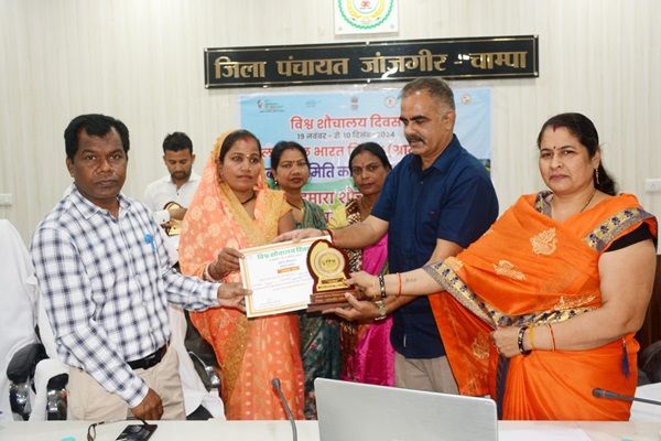 विश्व शौचालय दिवस पर प्रबंधन समिति की समीक्षा बैठक